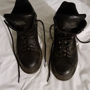 Dr. Martens unisex steel toe boots
